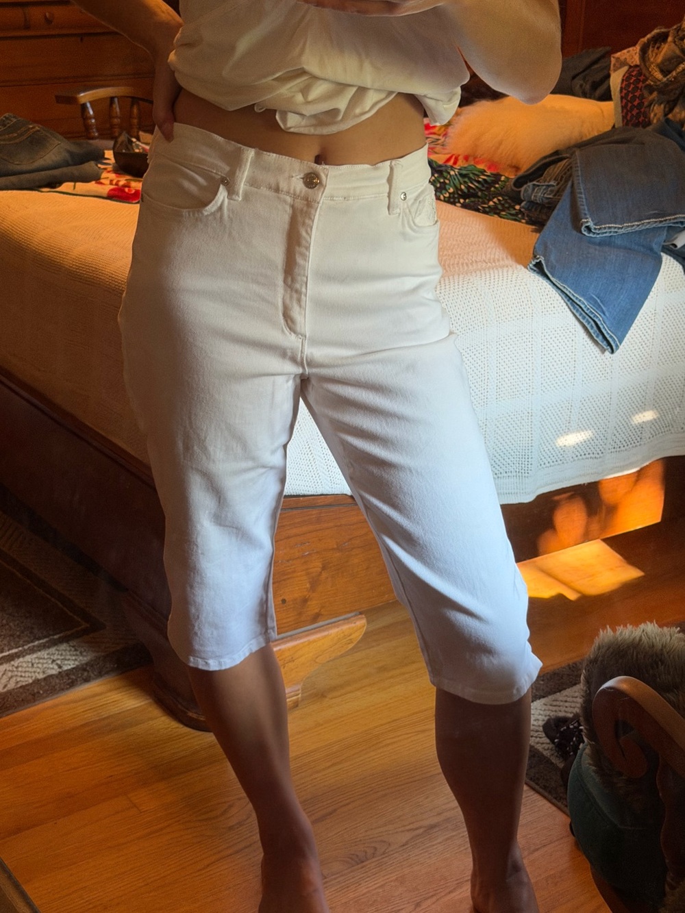 Gloria Vanderbilt White Mid-Length Stretch Bermuda Shorts